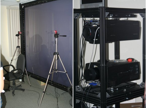 Внешний вид стойки проекторов (фильтры в объективе) и экрана обратной проекции